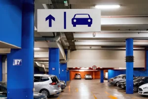 6 Kesalahan Parkir Mobil yang Sering Terjadi